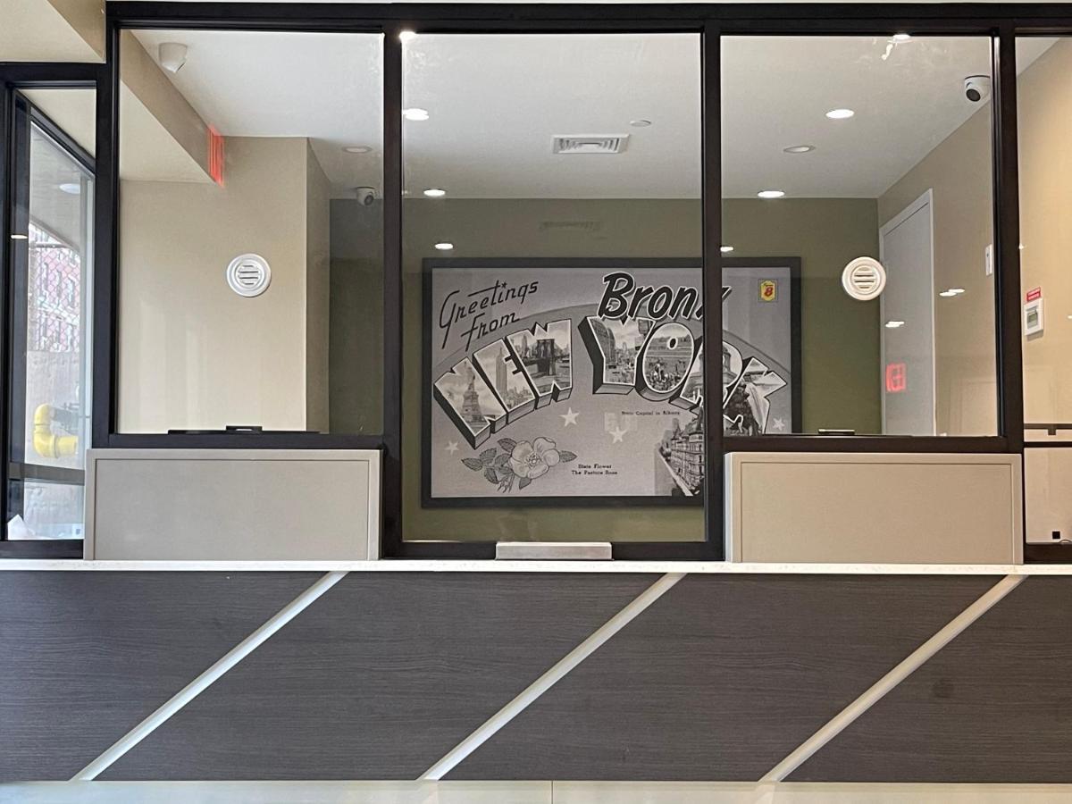Super 8 By Wyndham Bronx Near Botanical Garden Hotel New York Luaran gambar